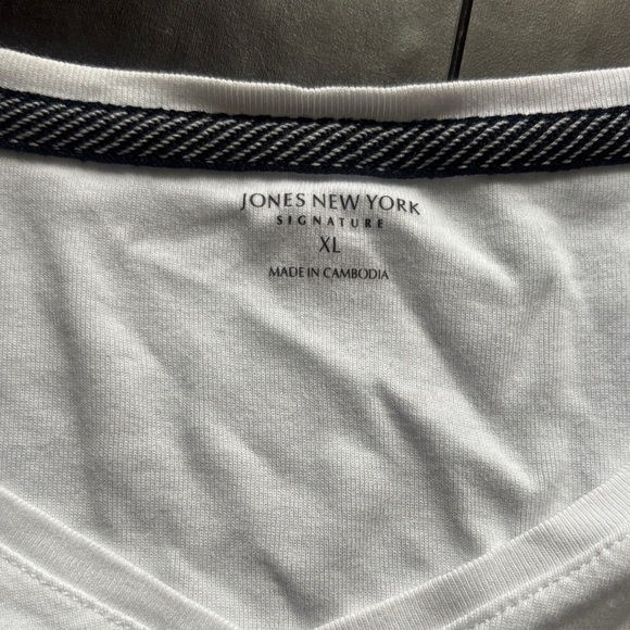 Jones New York White Short Sleeve Tee - Picture 2 of 3